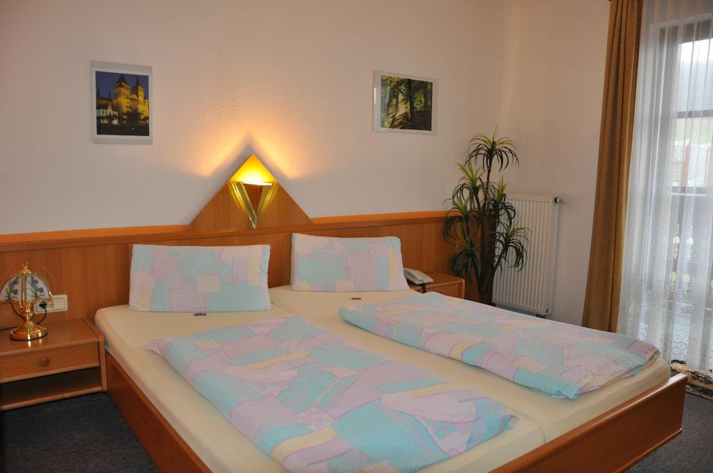 Hotel Fasold Sulzfeld  ห้อง รูปภาพ